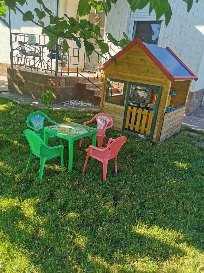 Zso-Ze Apartman Tiszafüred エクステリア 写真