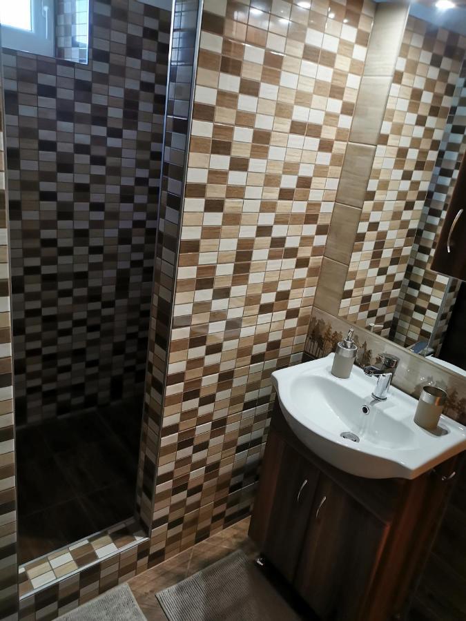 Zso-Ze Apartman Tiszafüred エクステリア 写真